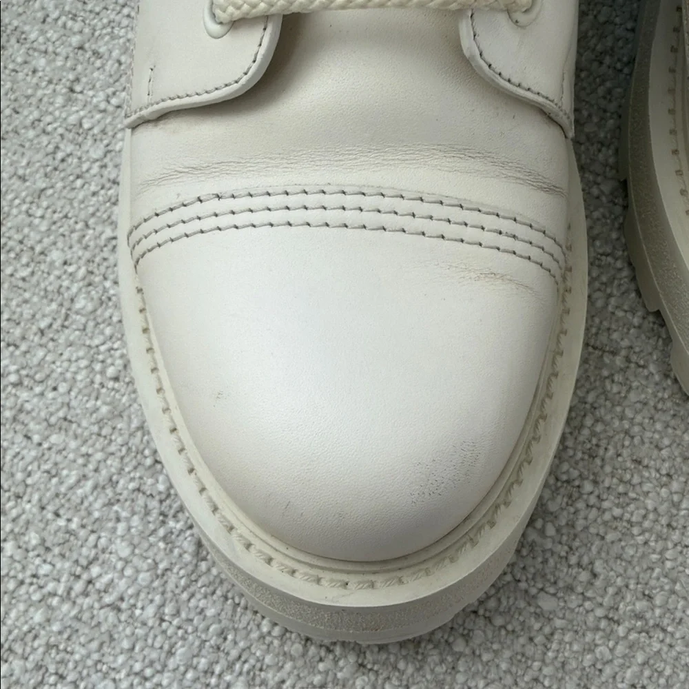 Dior D-Unit Ankle Boot
White Quilted Cannage Calfskin size 37 - Picture 7 of 9